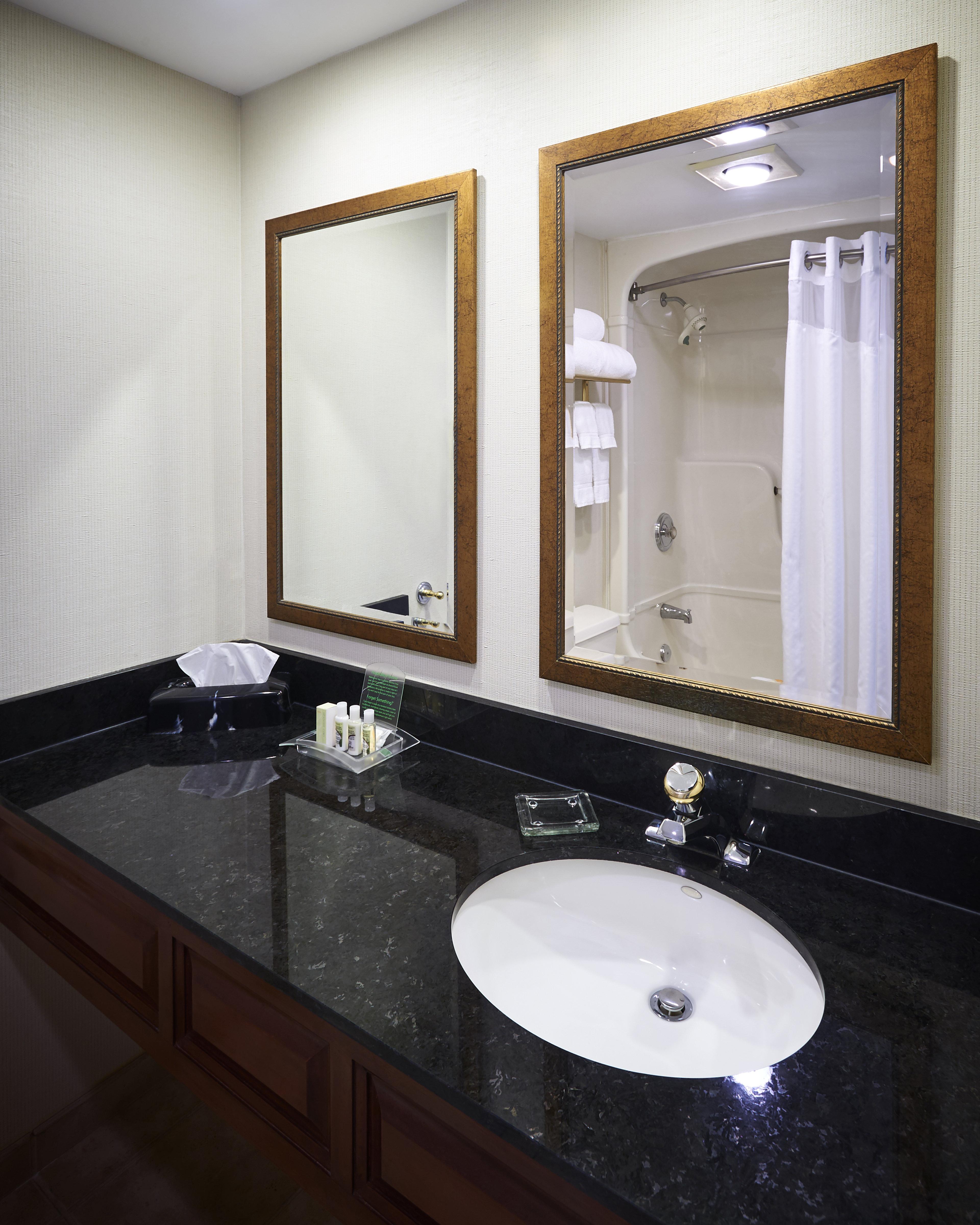 Holiday Inn & Suites Oakville At Bronte By Ihg Екстер'єр фото