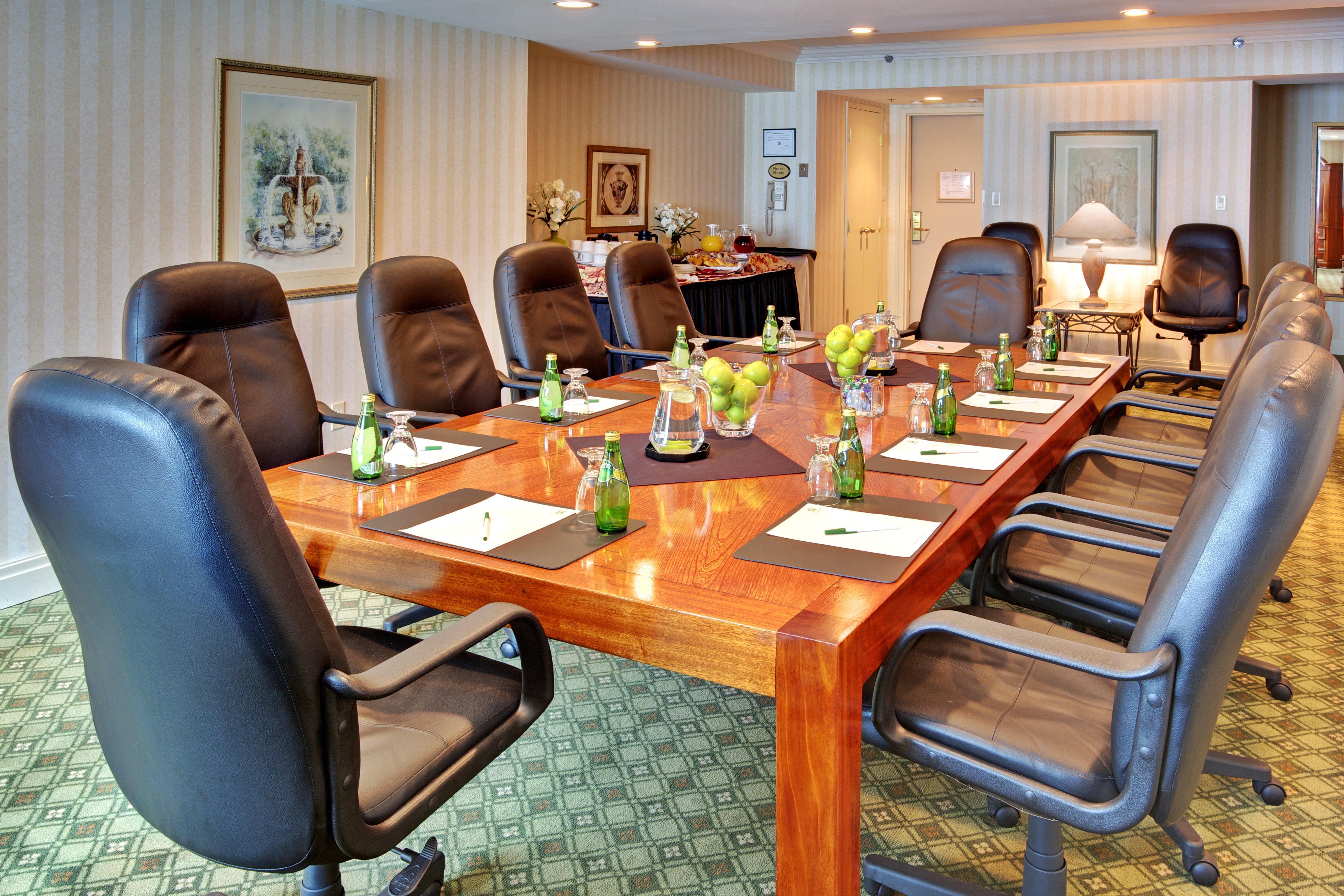 Holiday Inn & Suites Oakville At Bronte By Ihg Екстер'єр фото
